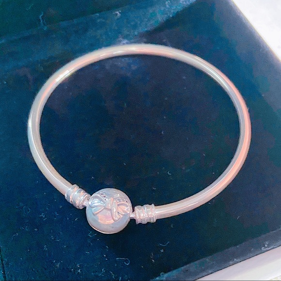 Pandora Limited Edition Ribbon Bow Bangle - Picture 2 of 4